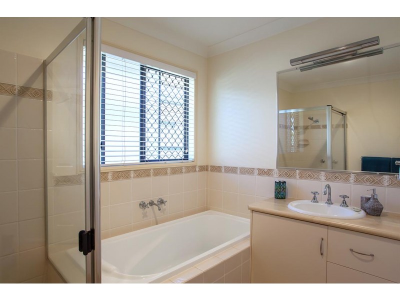 6 Ridgewood Drive, Kearneys Spring QLD 4350