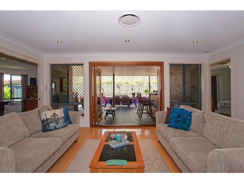 6 Ridgewood Drive, Kearneys Spring QLD 4350