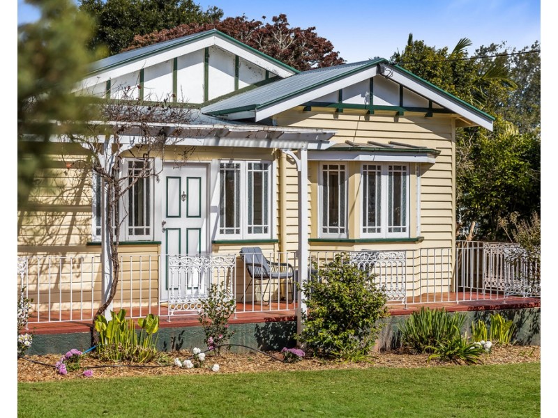 22 Crown Street, Rangeville QLD 4350