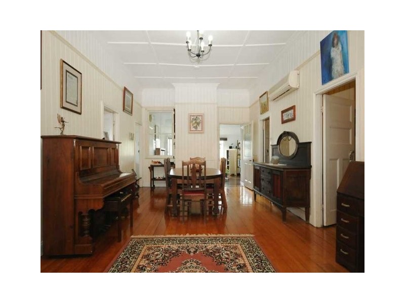 6 Ivory Street, North Toowoomba QLD 4350