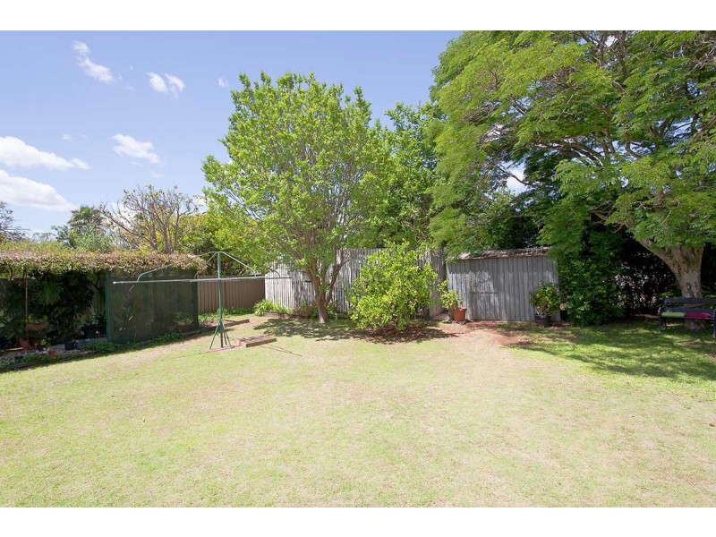 30 Lloyd Street, Harristown QLD 4350