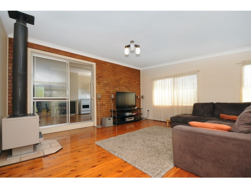 6 Amos Crescent, Mount Lofty QLD 4350