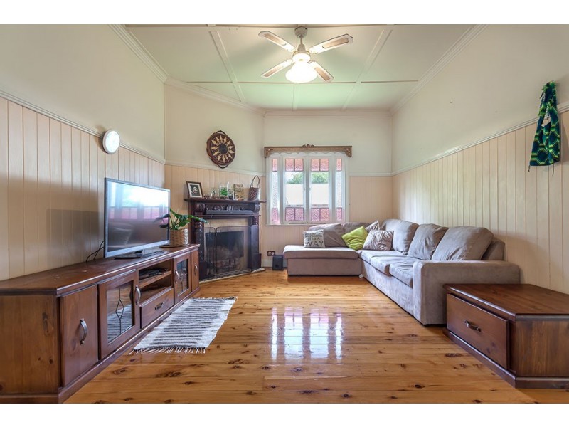 74 Taylor Street, Newtown QLD 4350