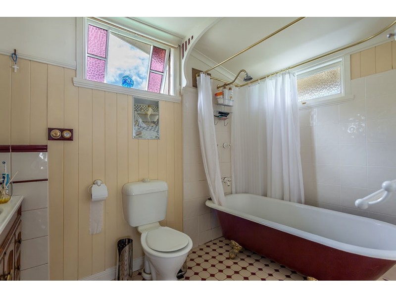 74 Taylor Street, Newtown QLD 4350