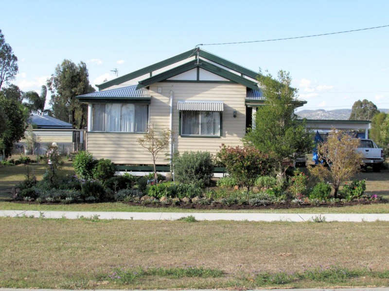 6 Eton Street, Cambooya QLD 4358