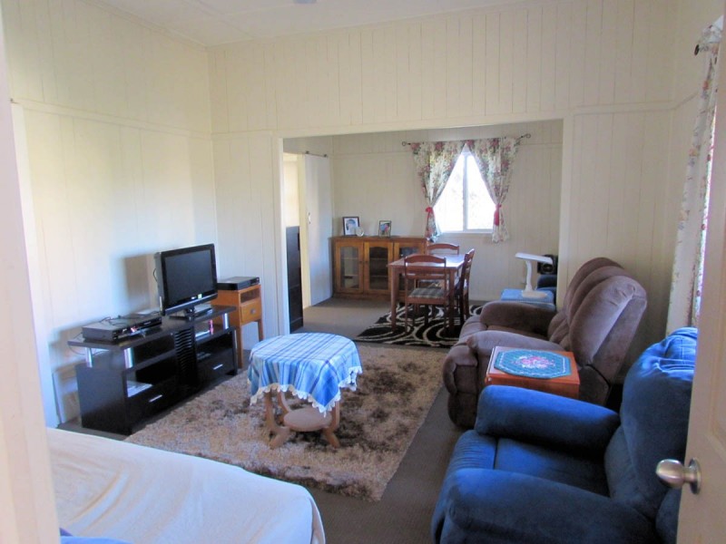 6 Eton Street, Cambooya QLD 4358