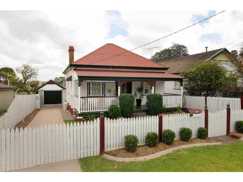 9 Kenneth Street, North Toowoomba QLD 4350