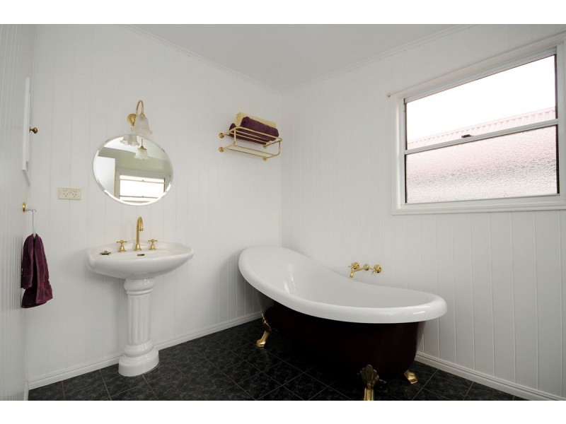 9 Kenneth Street, North Toowoomba QLD 4350