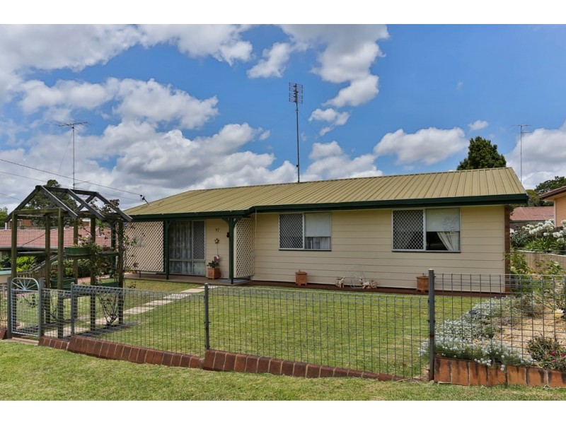 37 Lindberg Street, Wilsonton QLD 4350