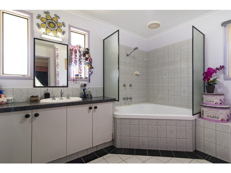 3 McLeod Court, Wyreema QLD 4352