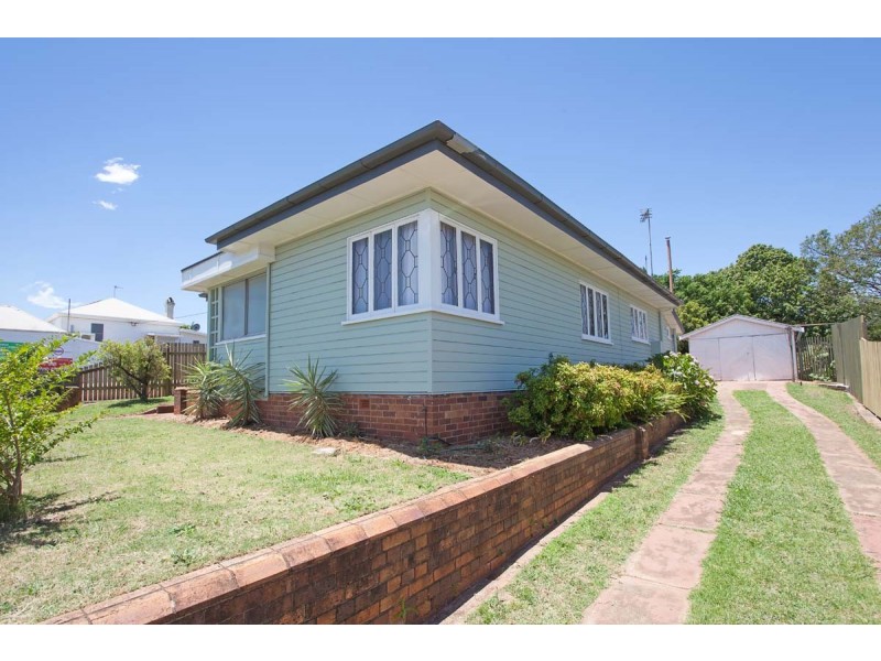 182 Ruthven Street, North Toowoomba QLD 4350
