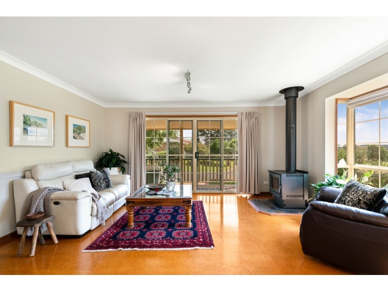 8 Tulip Court, Middle Ridge QLD 4350