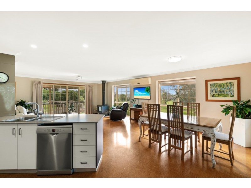 8 Tulip Court, Middle Ridge QLD 4350