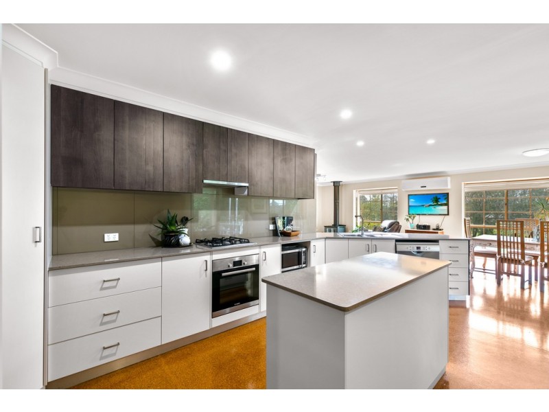 8 Tulip Court, Middle Ridge QLD 4350