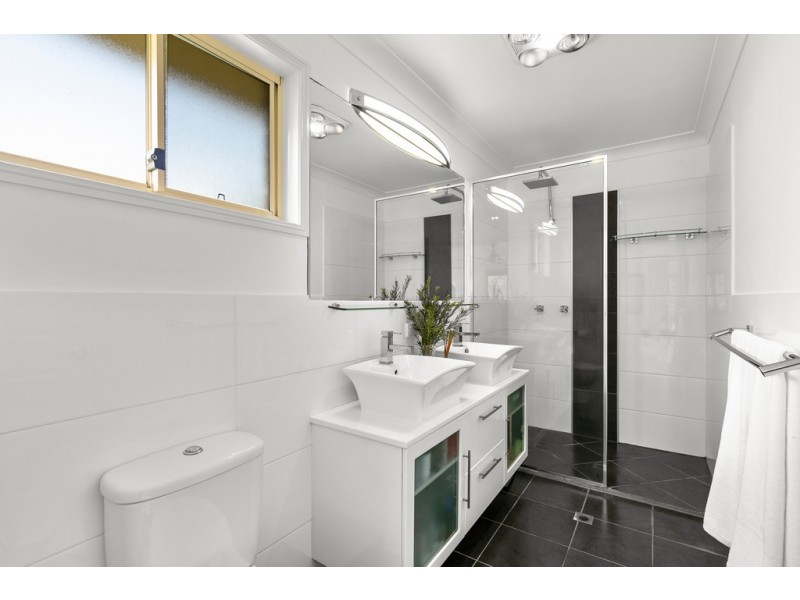 8 Tulip Court, Middle Ridge QLD 4350