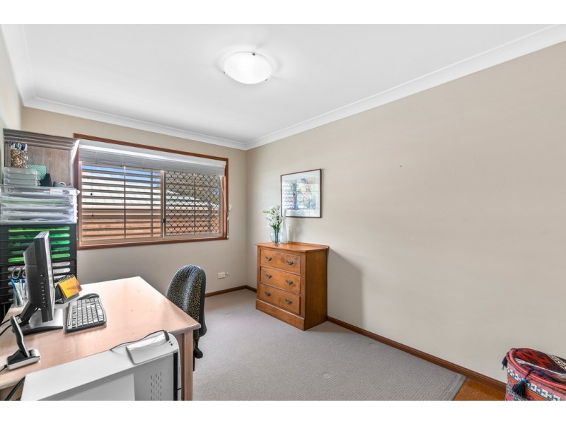 8 Tulip Court, Middle Ridge QLD 4350