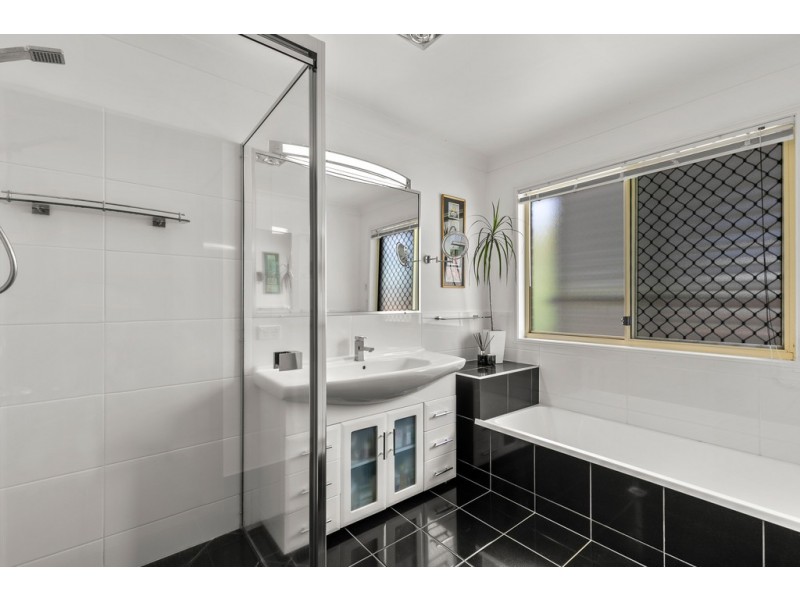 8 Tulip Court, Middle Ridge QLD 4350