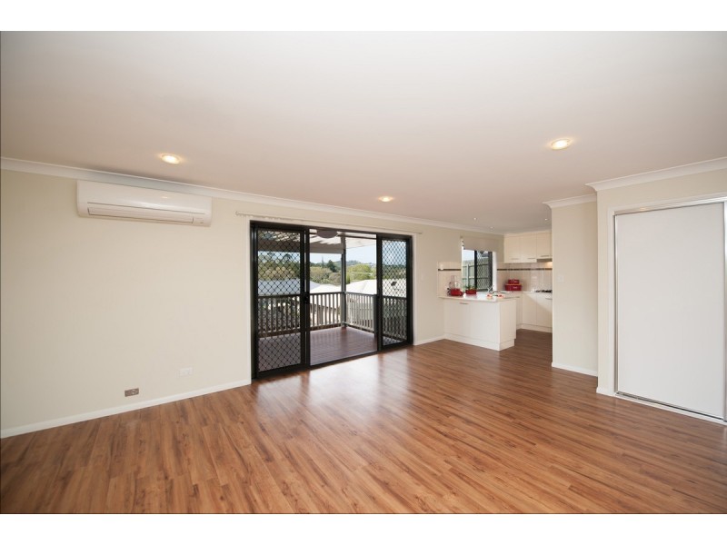 Unit 2/18 Willowburn Drive, Rockville QLD 4350