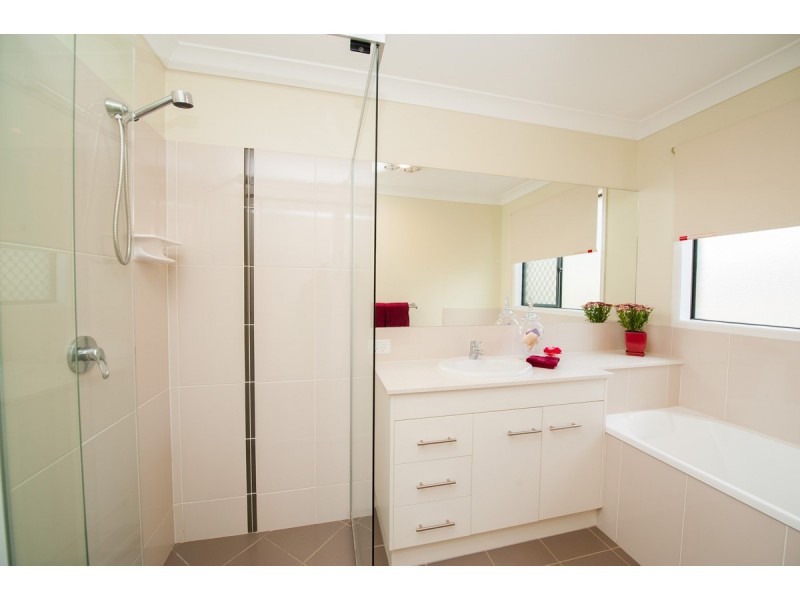 Unit 2/18 Willowburn Drive, Rockville QLD 4350