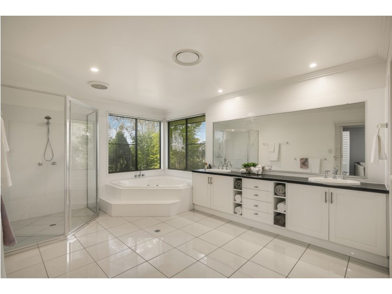 7 Christine Court, Cotswold Hills QLD 4350