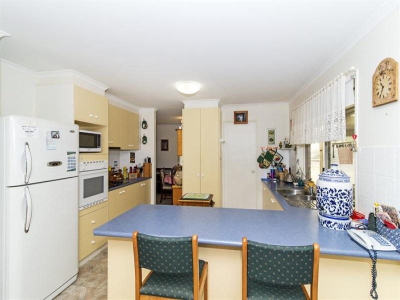 2 Carys Road, Glenvale QLD 4350