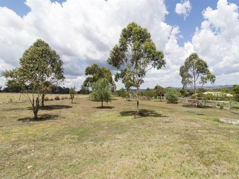 2 Carys Road, Glenvale QLD 4350