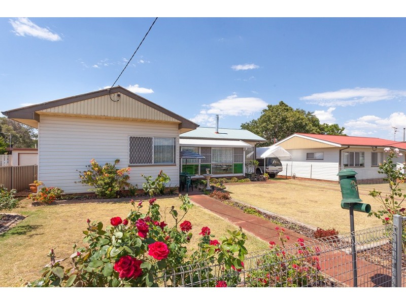 213 North Street, Rockville QLD 4350