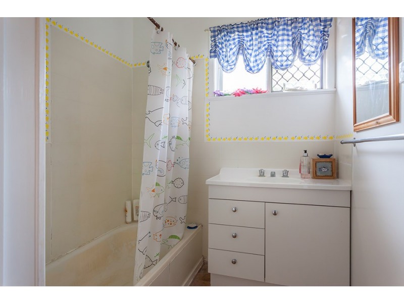 15 McNamara Street, Centenary Heights QLD 4350