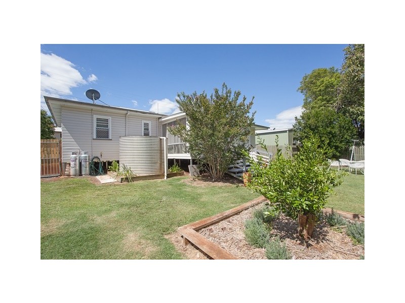 28 Rhyde Street, Mount Lofty QLD 4350