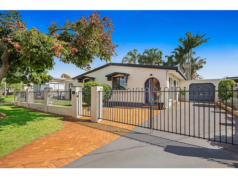 17 Cloake Street, Rockville QLD 4350