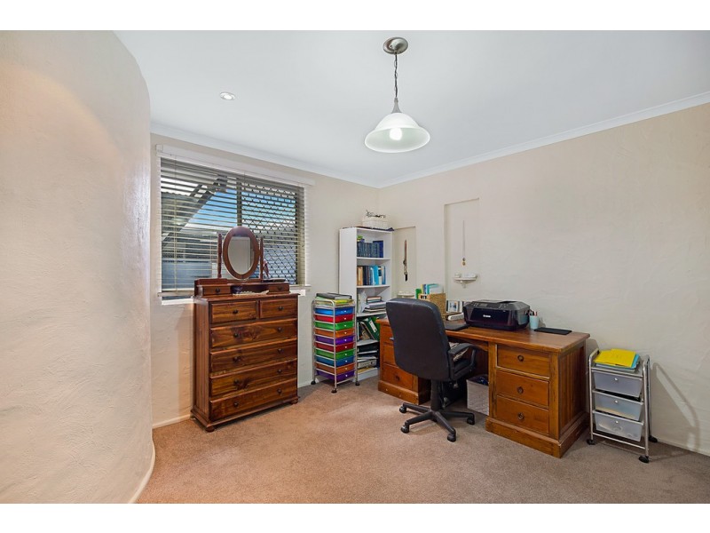 17 Cloake Street, Rockville QLD 4350