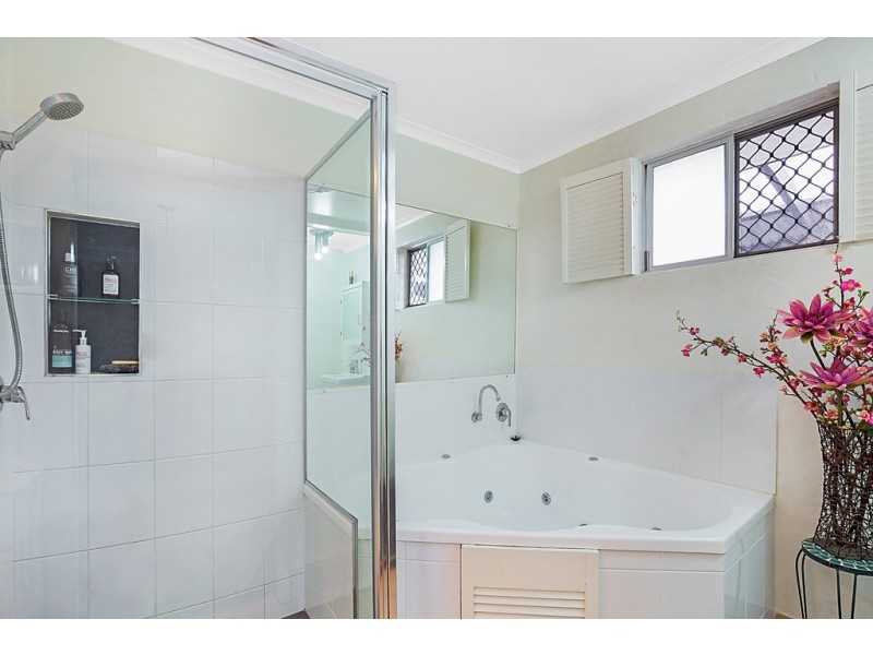 17 Cloake Street, Rockville QLD 4350