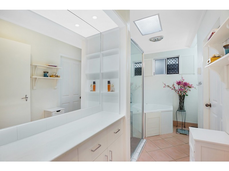 17 Cloake Street, Rockville QLD 4350