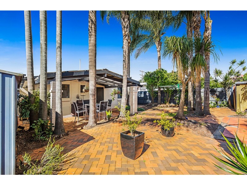 17 Cloake Street, Rockville QLD 4350