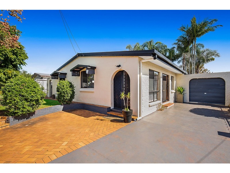 17 Cloake Street, Rockville QLD 4350