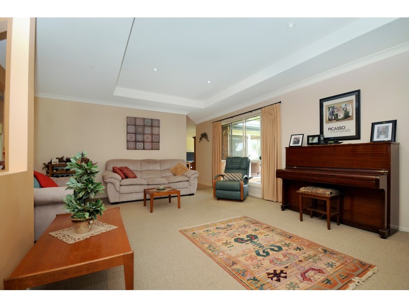15 Banksdale Drive, Middle Ridge QLD 4350