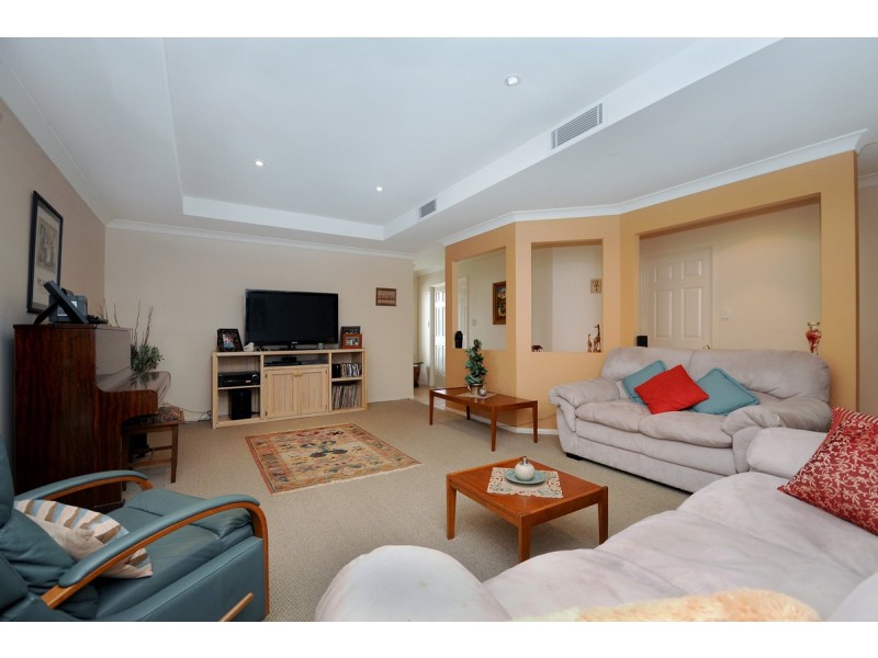 15 Banksdale Drive, Middle Ridge QLD 4350