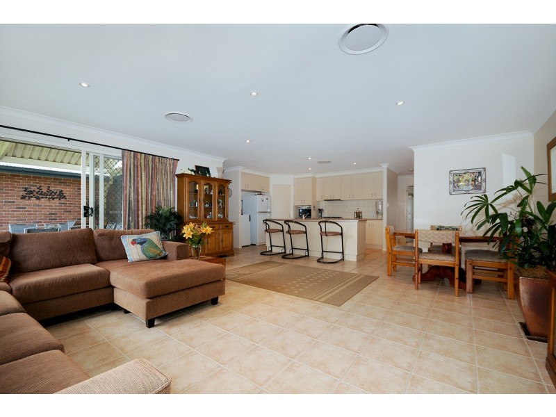 15 Banksdale Drive, Middle Ridge QLD 4350