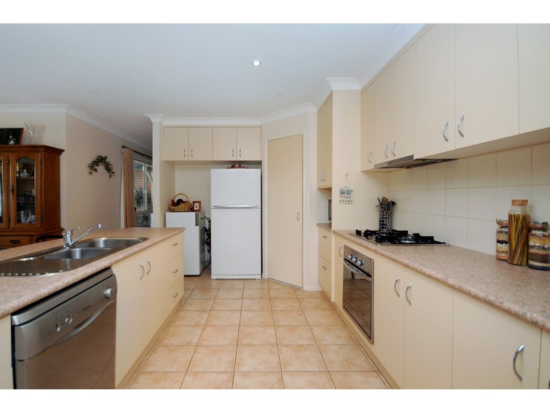 15 Banksdale Drive, Middle Ridge QLD 4350