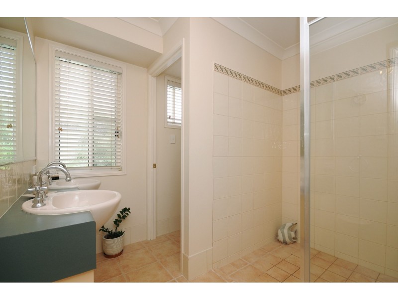 15 Banksdale Drive, Middle Ridge QLD 4350