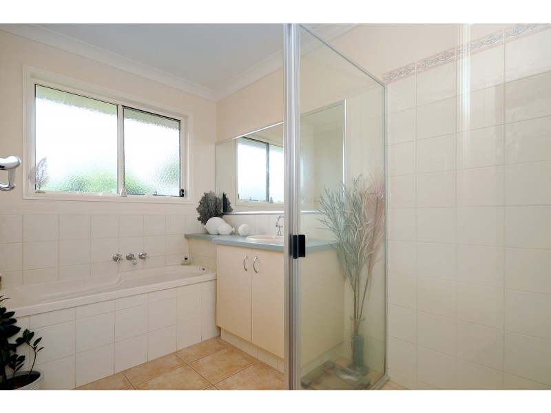 15 Banksdale Drive, Middle Ridge QLD 4350