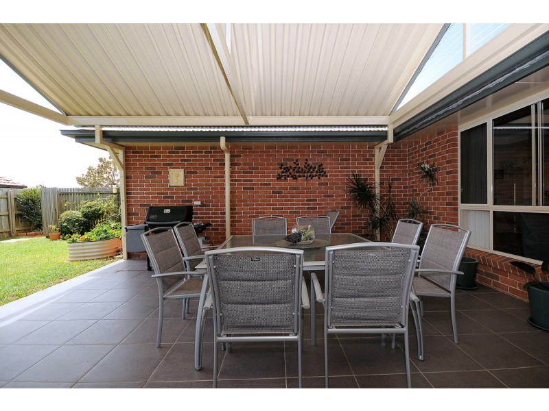 15 Banksdale Drive, Middle Ridge QLD 4350