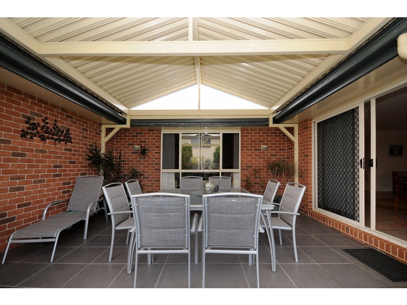 15 Banksdale Drive, Middle Ridge QLD 4350