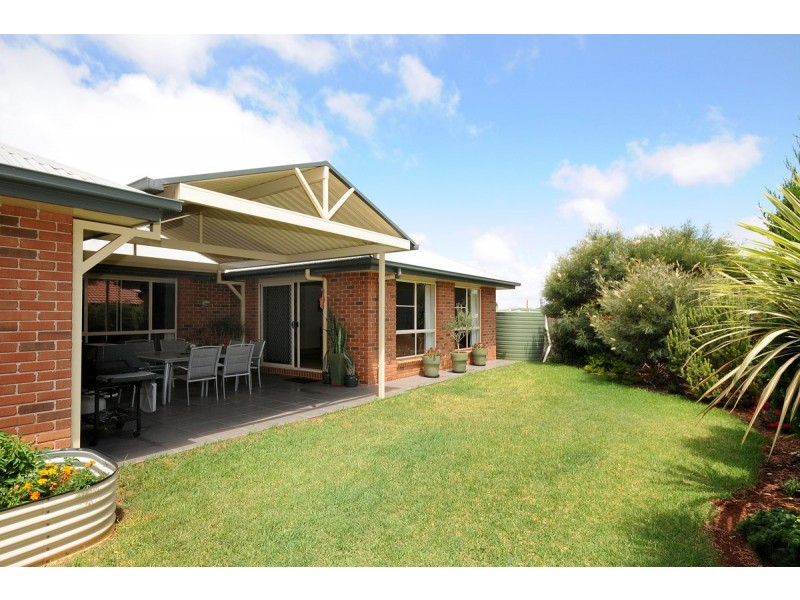 15 Banksdale Drive, Middle Ridge QLD 4350