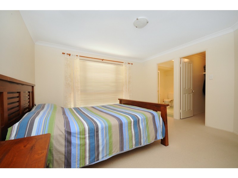 13 Fadden Crescent, Middle Ridge QLD 4350