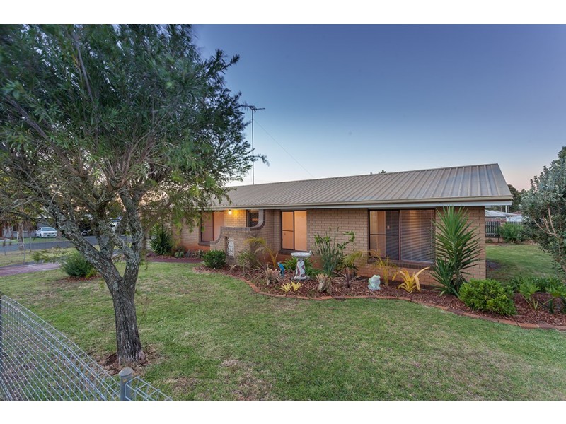 16 Cabarita Crescent, Glenvale QLD 4350