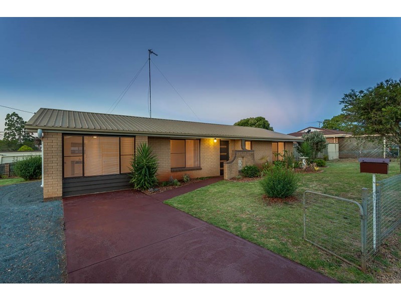 16 Cabarita Crescent, Glenvale QLD 4350