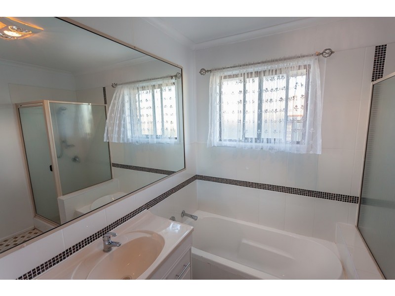 16 Cabarita Crescent, Glenvale QLD 4350