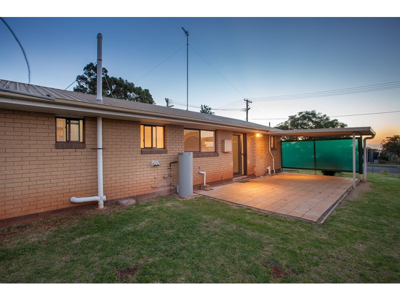16 Cabarita Crescent, Glenvale QLD 4350