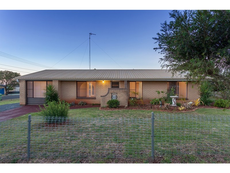 16 Cabarita Crescent, Glenvale QLD 4350